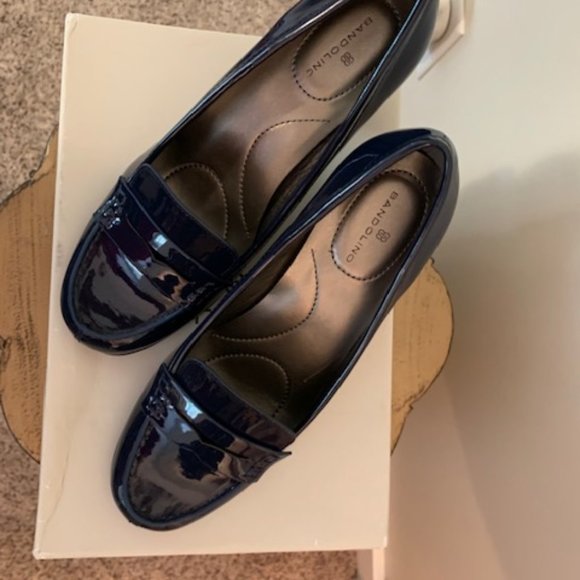 NWT: Bandolino Navy Heels-Size 6 1/2 Medium - Picture 3 of 8
